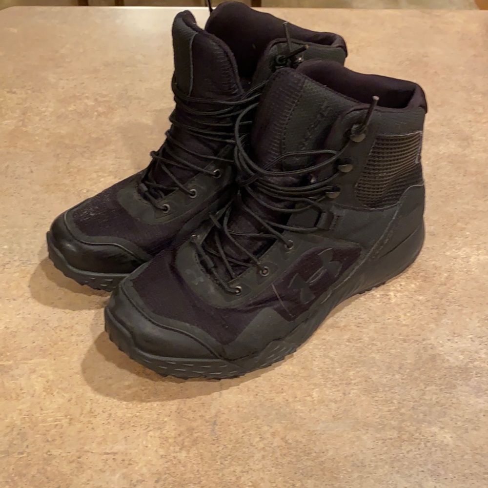 Men’s Under Armour shoes size 10